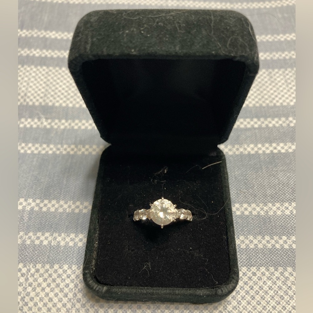 Vintage designer sterling silver cubic zirconia ring. - Picture 1 of 3